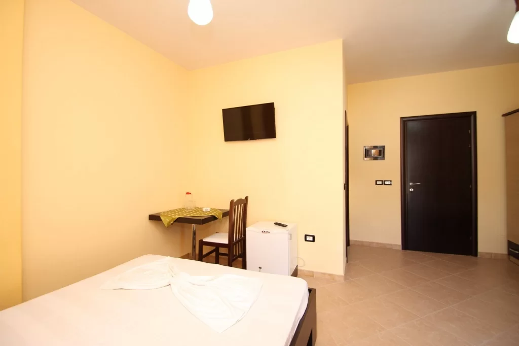 AL Hotel 13 - STD TRPL 4.jpg