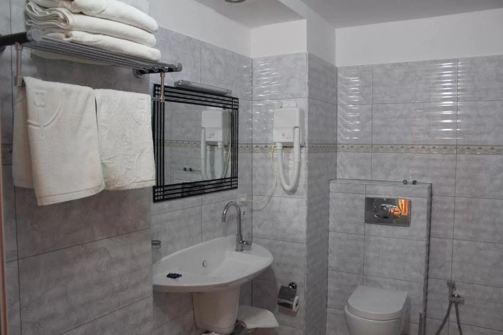 Suite Bathroom.jpg