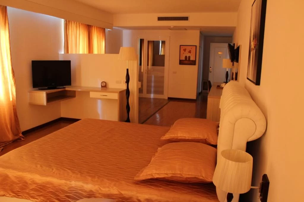 Suite 1.jpg