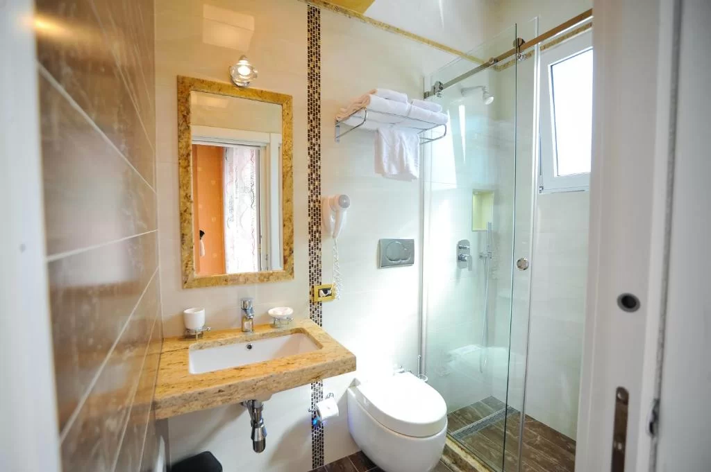 Standard double room1.jpg