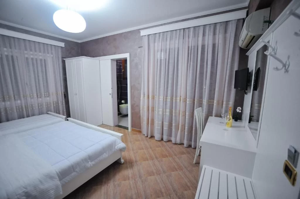 Basic triple room1.jpg