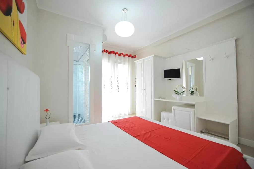 Deluxe Double Room3.jpg