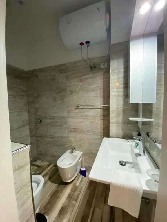 Angolo Toscano QDPL Bathroom.jpg Angolo Toscano QDPL Bathroom.jpg