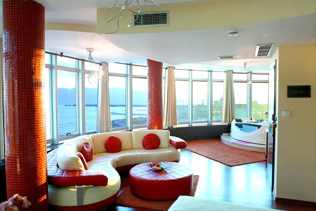 Vlora International 14 - SUITE 5.jpg