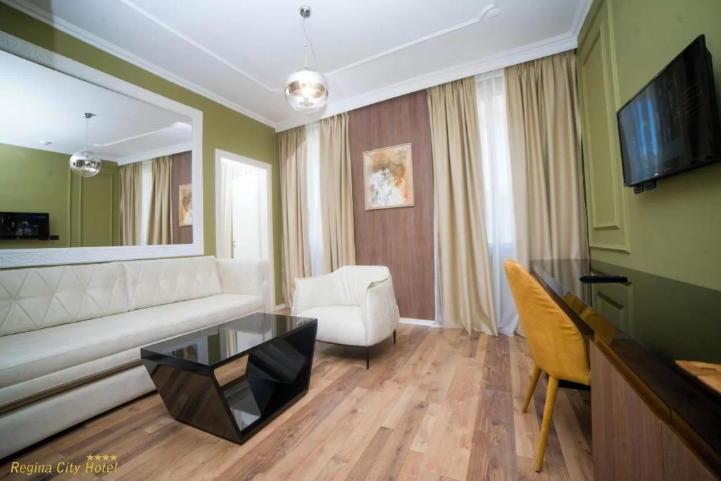 Regina City - Junior Suite (4).jpg