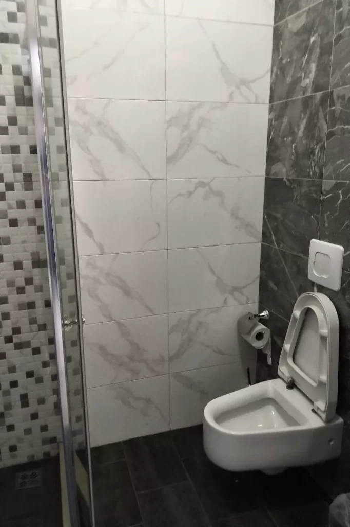 Family Bathroom 2.jpg