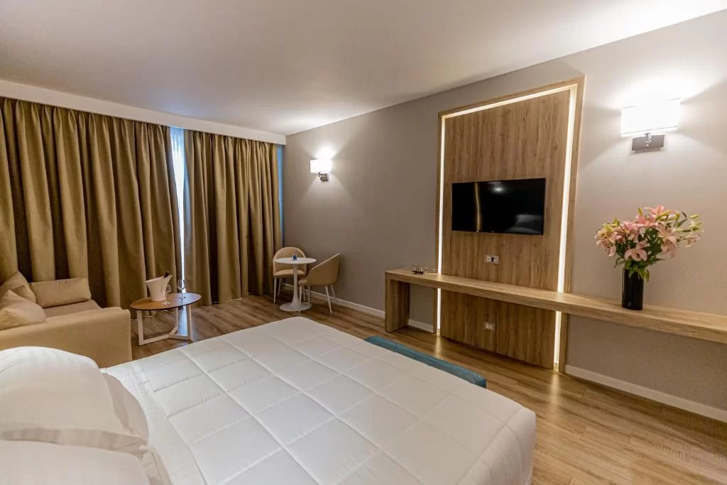 Regina Blu JR Suite 5.jpg Regina Blu JR Suite 5.jpg