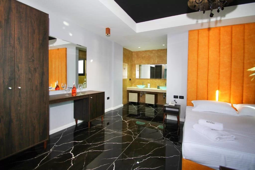 SUITE (2).jpg