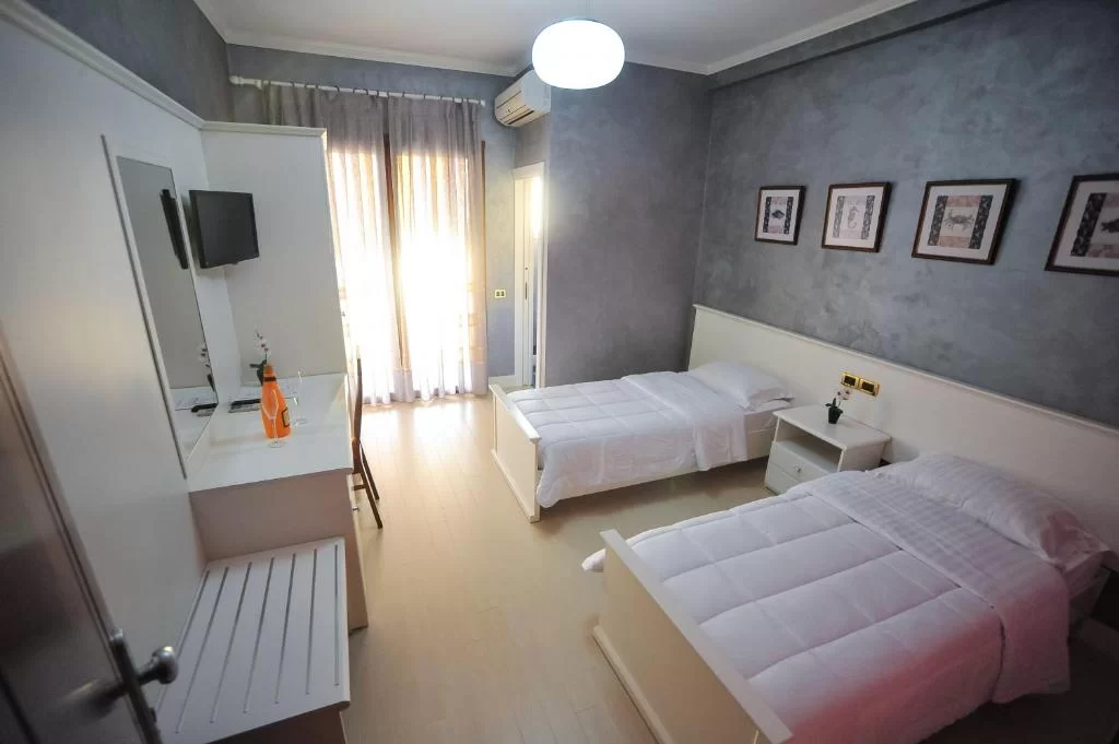 Standard Twin Room3.jpg