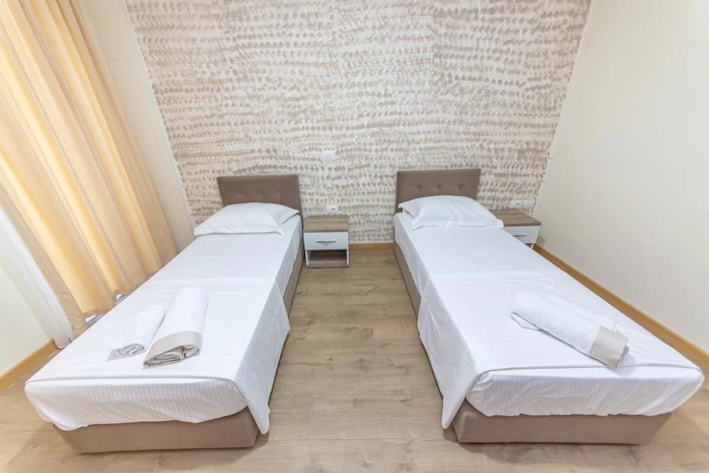 Esal dhome twin.jpg Esal dhome twin.jpg