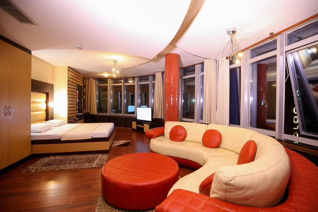 Vlora International 14 - SUITE 1.jpg