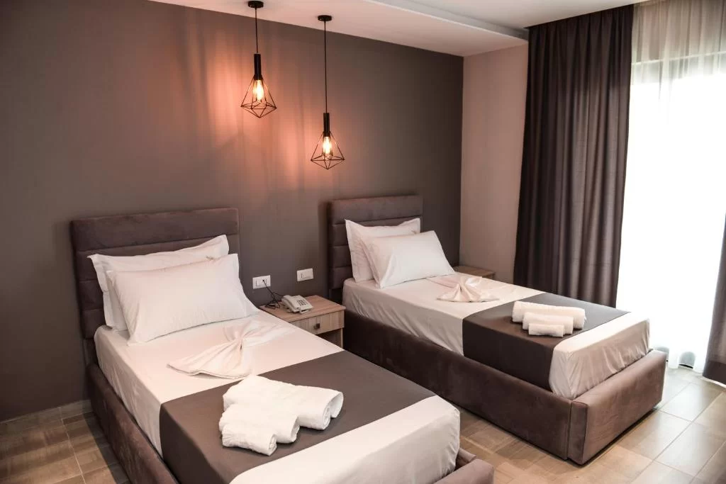 Brilliant Hotel STD TWIN 1.jpg