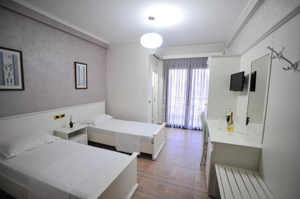 Standard Twin Room2.jpg