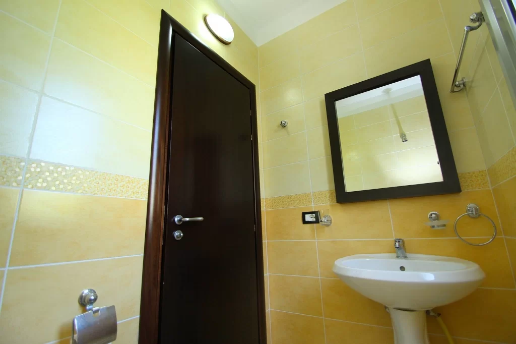 AL Hotel 12 - STD DBL 4.jpg