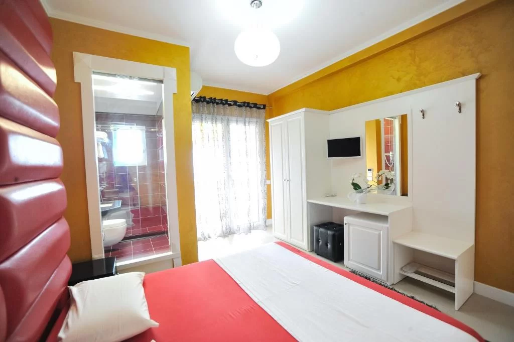 Deluxe Double Room1.jpg