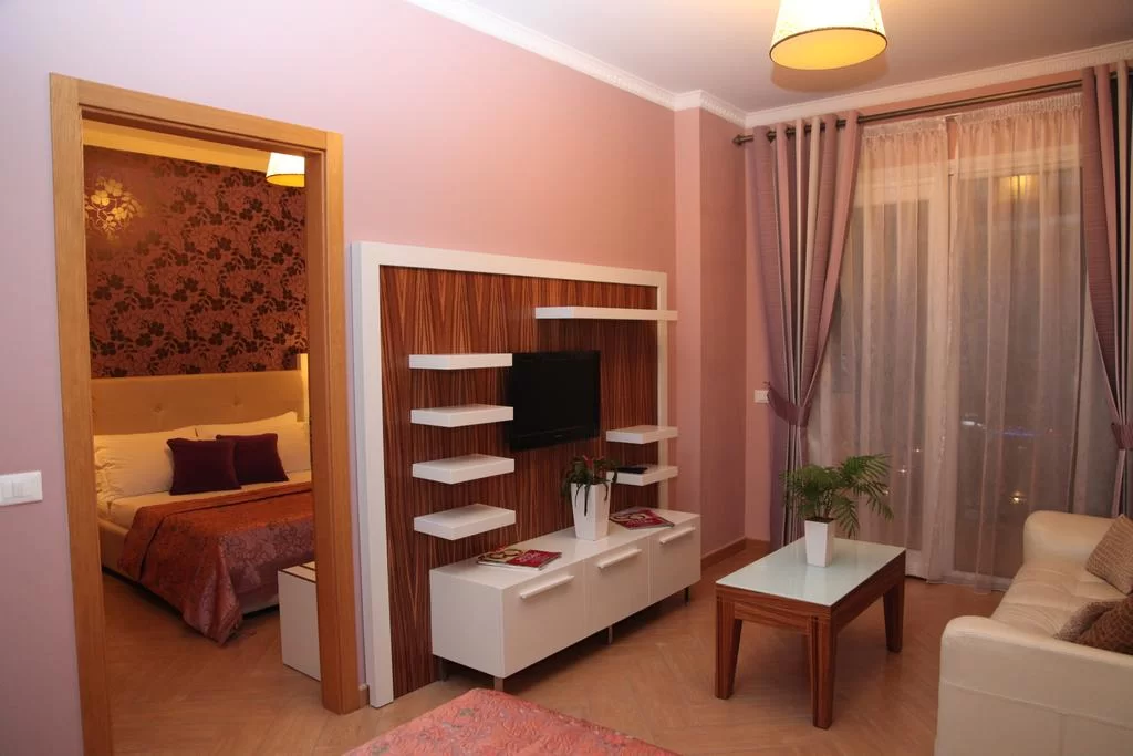 Gold 7 Family room 3.jpg