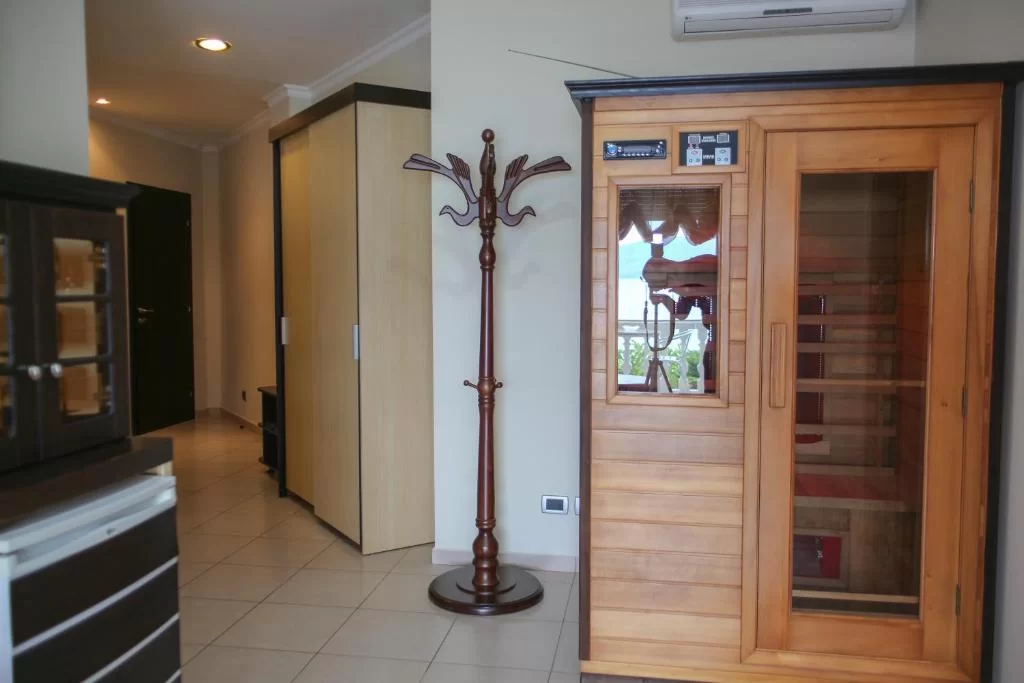 Liro SUITE-7.jpg Liro SUITE-7.jpg