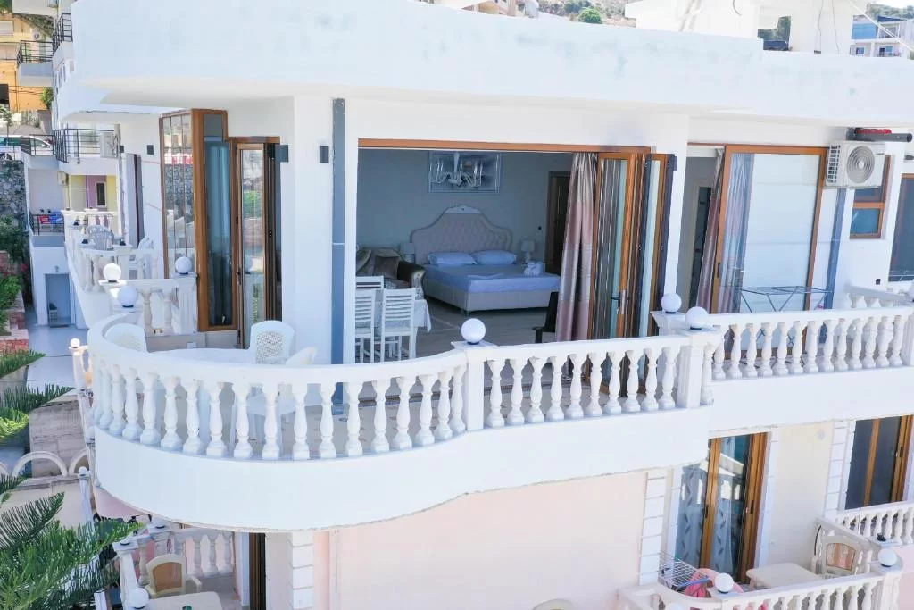 Romario Apartments Suite Std 4.jpg