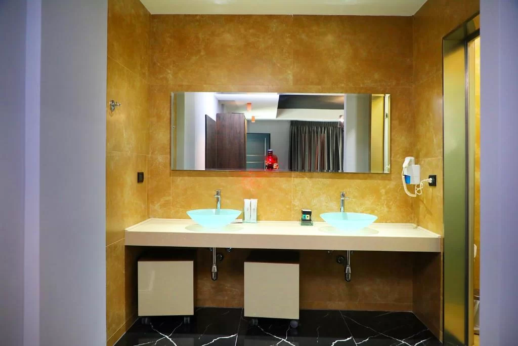 SUITE (3).jpg