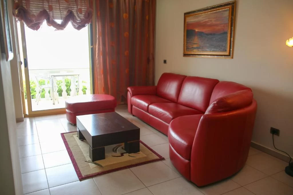 Liro SUITE-8.jpg Liro SUITE-8.jpg