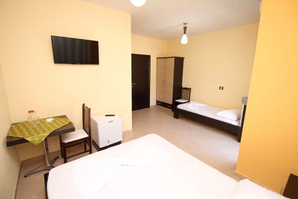 AL Hotel 13 - STD TRPL 2.jpg