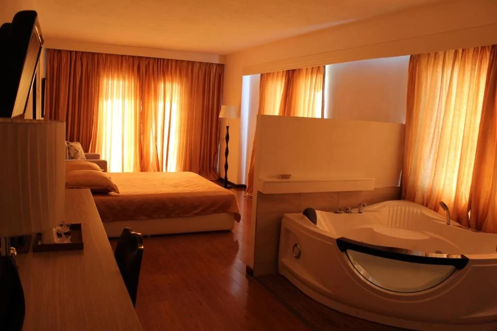 Suite 2.jpg