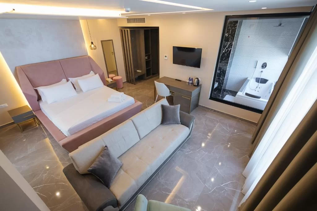 Brilliant Hotel Junior Suite 4.jpg