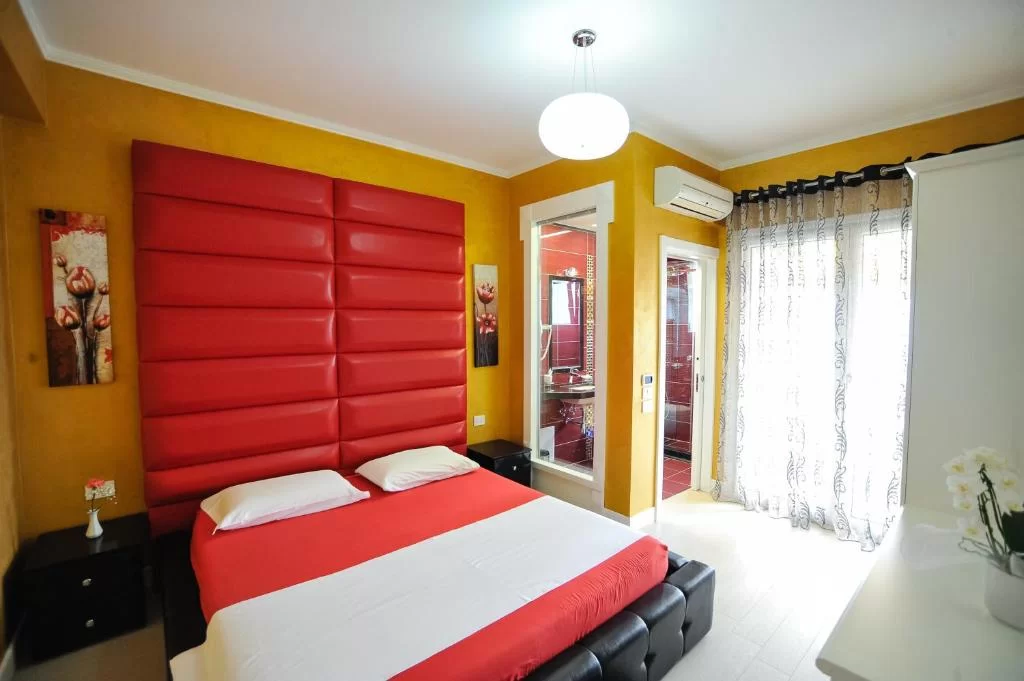 Deluxe Double Room.jpg