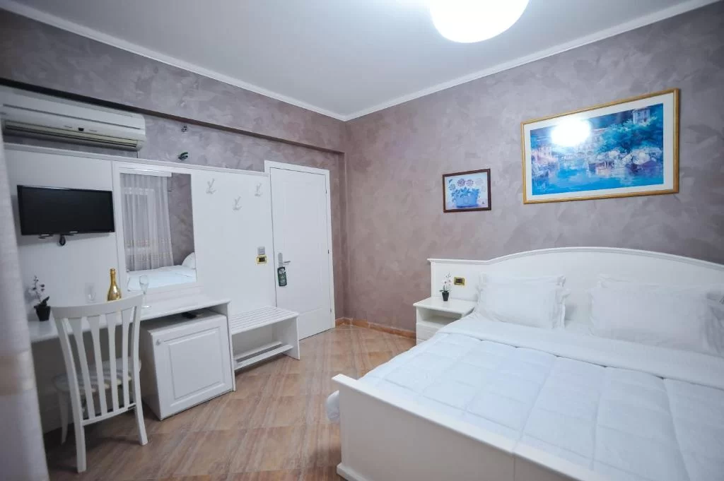 Basic triple room.jpg