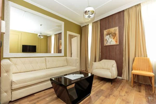 Regina City - Junior Suite (2).jpg