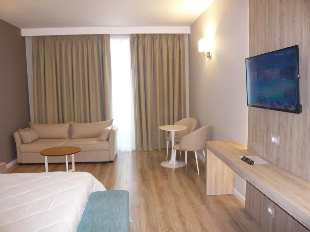 Regina Blu JR Suite 3.jpg Regina Blu JR Suite 3.jpg