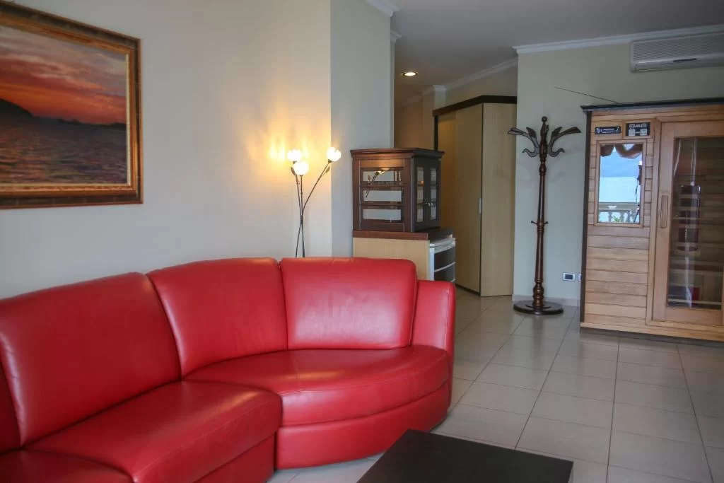 Liro SUITE-2.jpg