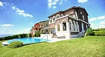 Lighthouse Apartments And Villas