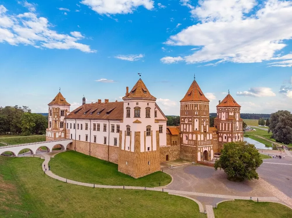 Экскурсии по Беларуси , Мирский замок - квест Тайна Двух Сундуков