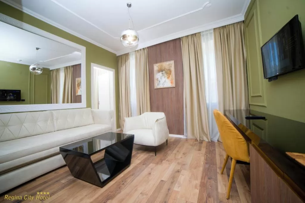 Regina City - Junior Suite (4).jpg