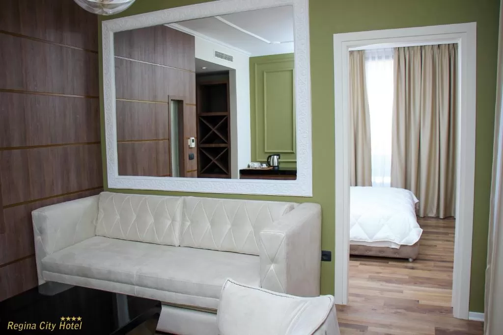 Regina City - Junior Suite (8).jpg