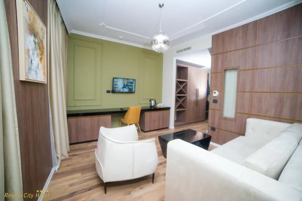 Regina City - Junior Suite (9).jpg