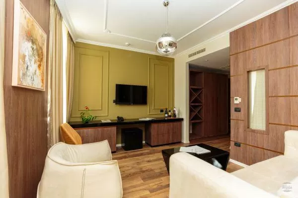 Regina City - Junior Suite (3).jpg