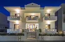 Blue Roses Studios and Apartments