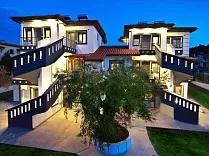 Akti-S Deluxe Apartments & Suites