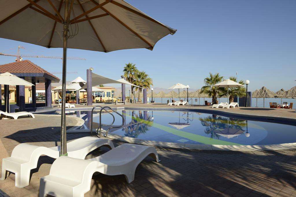 Royal beach hotel resort fujairah. Royal Beach Фуджейра. Royal Hotel Фуджейра. Роял ОАЭ Фуджейра. Royal Beach Hotel Resort Fujairah 4.