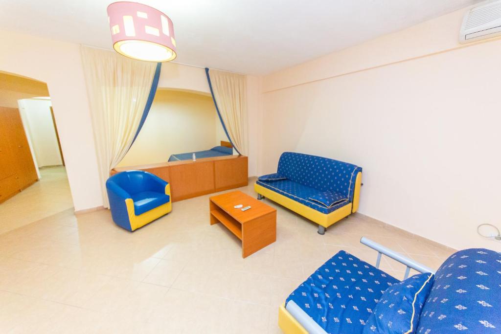 Kolaveri Resort - main bldg QDPL room-1.jpg