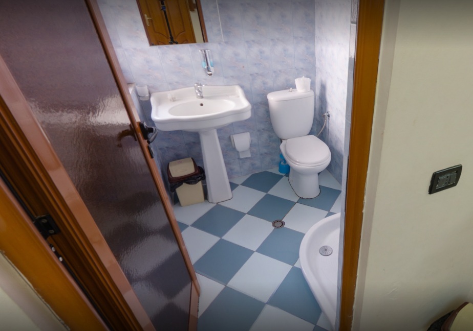 Florence 12 - STD room Bathroom 1.jpg